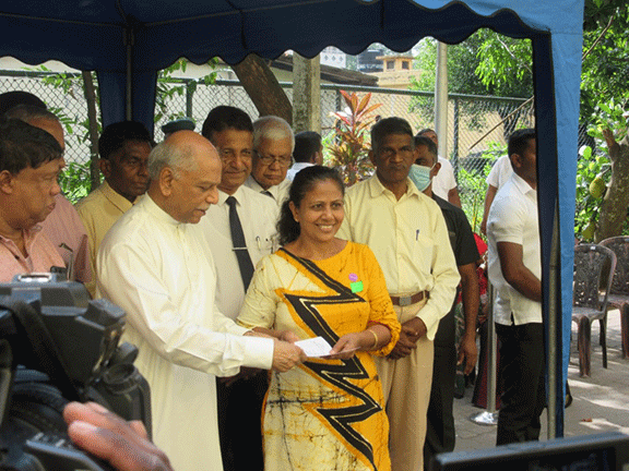 Distribution of coconut saplings at Maharagama divisional secretariat (2023-04-18) 