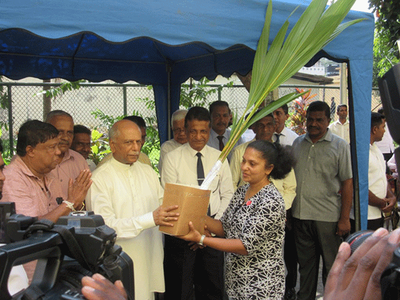 Distribution of coconut saplings at Maharagama divisional secretariat (2023-04-18) 