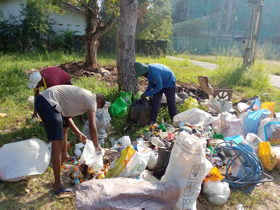 496 Kottawa South  Clean up the area around the Grama niladari officer's office and the society's grounds and conduct garbage collection