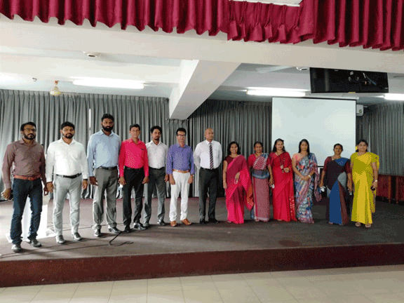 Awarding certificates for the participants in the preliminary voice test(2021-11-17)